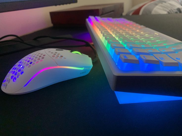 Souris Gaming Blanche Sans Fil – VortexLabs, Ultra Légère 62g, 12 000 DPI, RGB